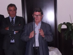 Lluís Tejedor, alcalde del Prat, al costat de Jordi Codina, president d'Amics d'El Prat
